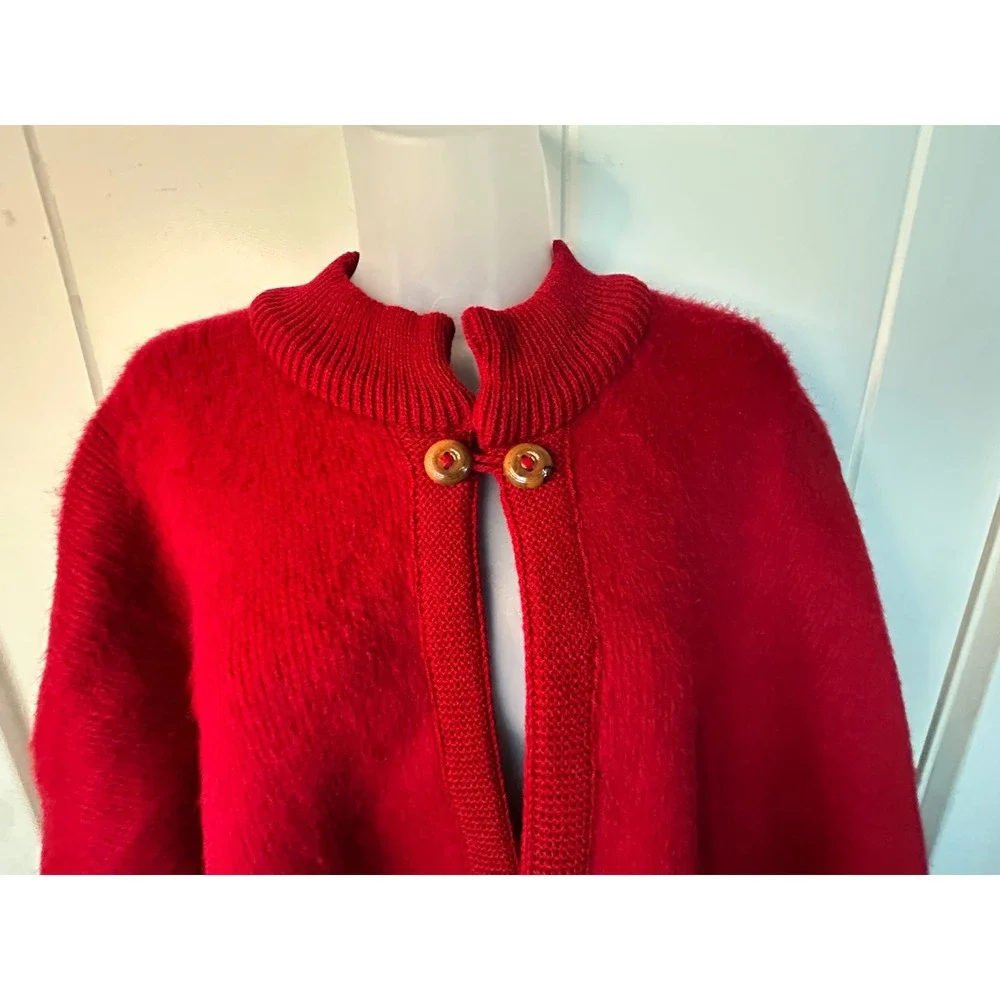 Handcrafted Sisandina Wool Red Poncho‎ Buttons Crew Collar Comfy Warm OS - Picture 2 of 9